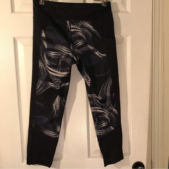 NIKE Dri- Fit leggings. Women’s size small. - Picture 2 of 6